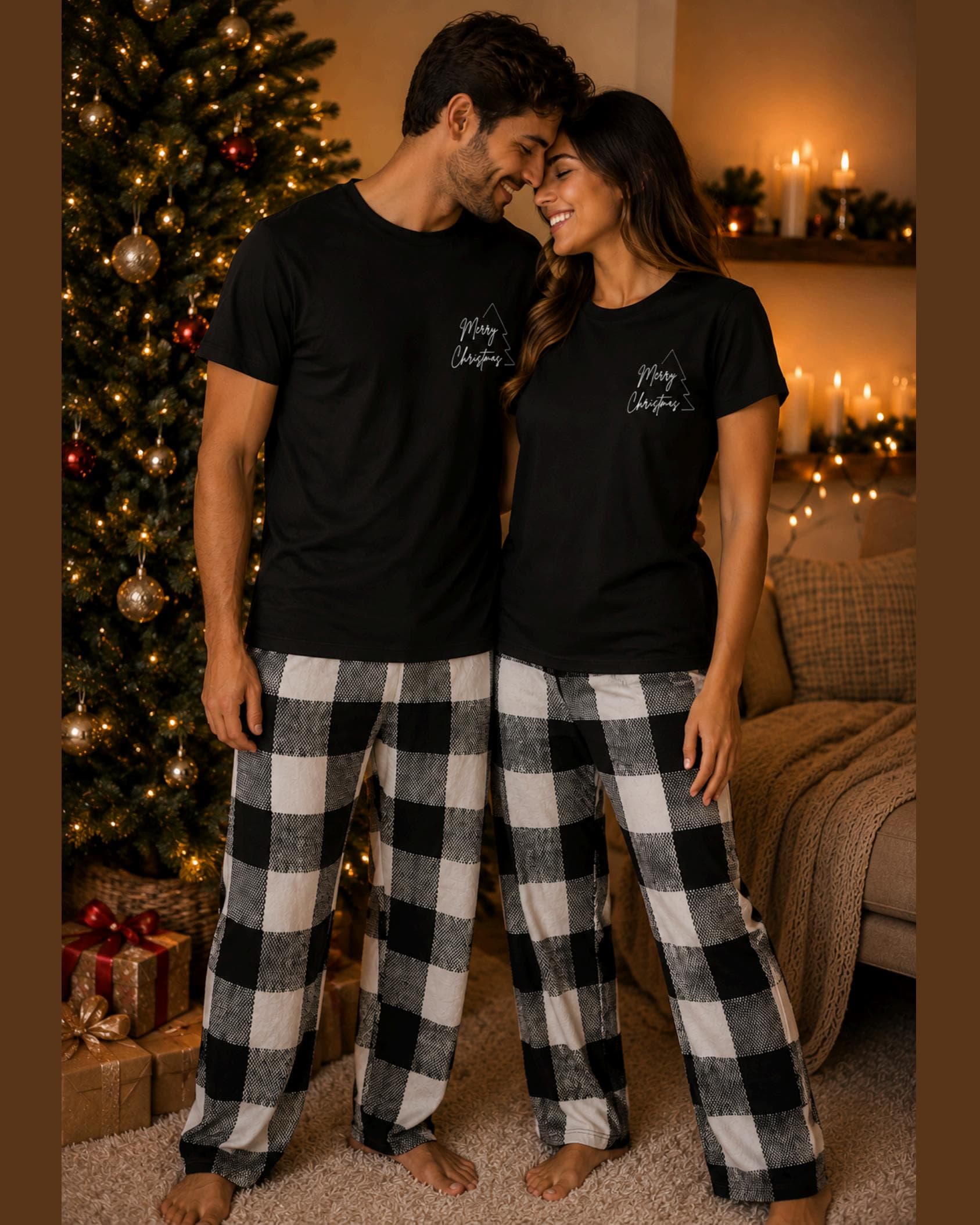 Pareja usando pijamas a juego